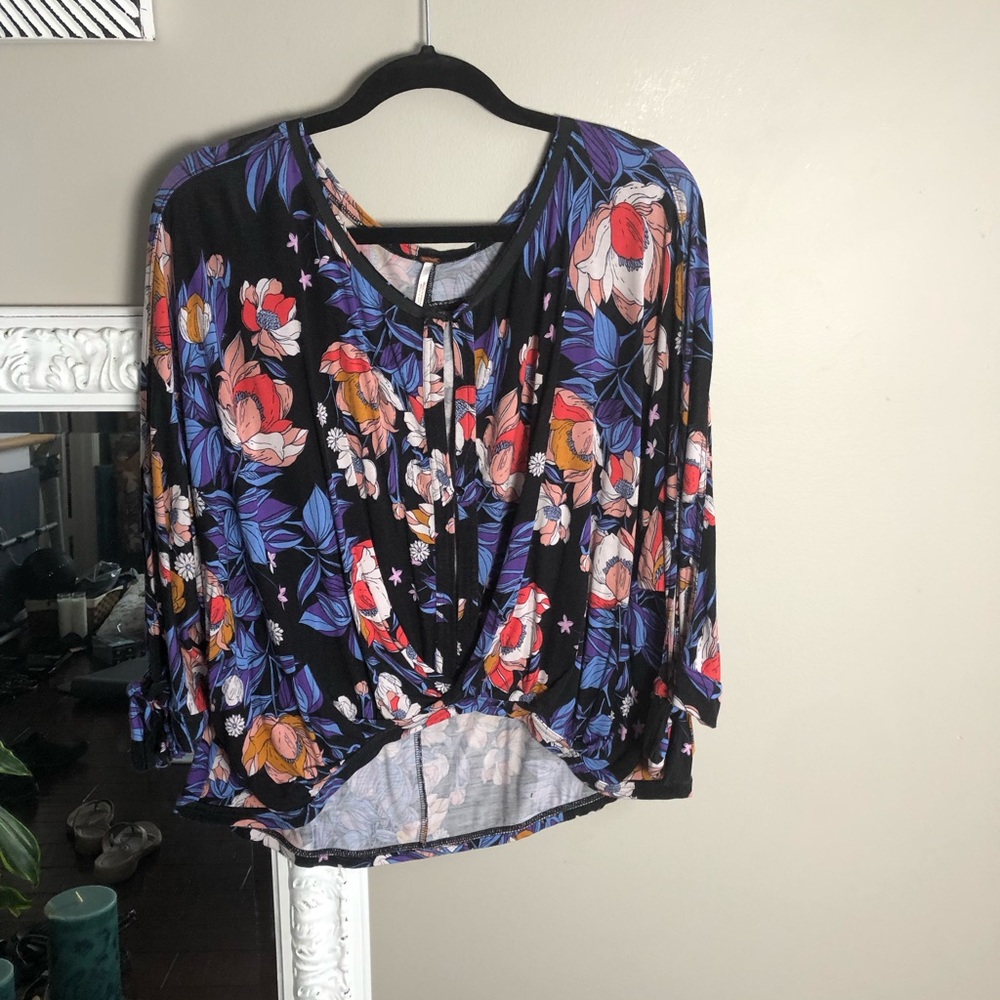 Beautiful Free People floral top with 3/4 sleeves